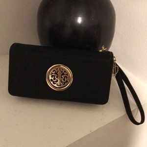 NWOT-Emblem hand wallet